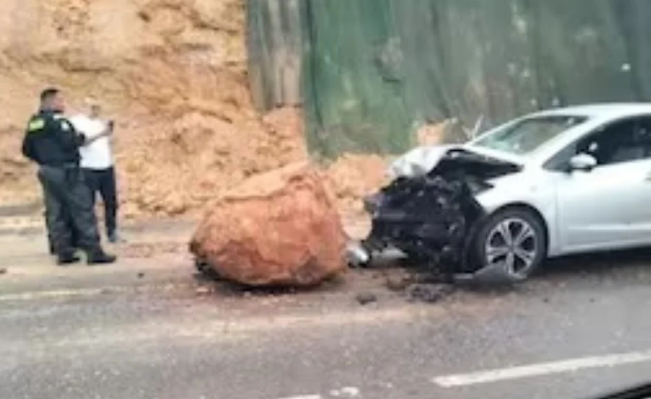 Se reporta que en la calle 10 con 35, sector Acopio Yumbo