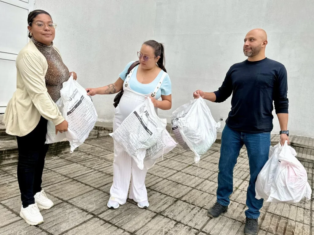 Como respuesta a las emergencias registradas por deslizamientos y fuertes lluvias asociadas al Frente Frío