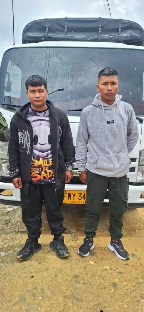 En la vereda Cajete fueron capturados José Freiner Musse Campo, conocido como alias "Johan", y José Arley Valencia Poscue, alias "Santiago". Ambos sujetos son señalados como integrantes clave del Frente Carlos Patiño, con trayectorias delictivas de 7 y 3 años respectivamente, habiendo iniciado sus actividades criminales tras ser reclutados ilegalmente cuando aún eran menores de edad.