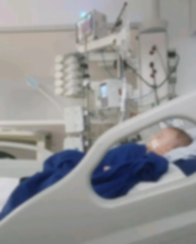 Desde el pasado 25 de marzo, la vida de Brigitte Ximena Mosquera, oriunda del municipio de Santa Rosa, Bota caucana, ha cambiado drásticamente. Su hija de apenas cuatro meses enfrenta una delicada situación de salud que la mantiene hospitalizada en la ciudad capital, en el Hospital Universitario San José, a la espera de una cirugía a corazón abierto que aún no ha podido realizarse.