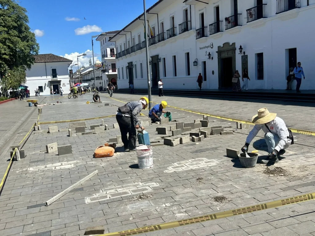 El secretario general del municipio, Edwin Muñoz Velásquez dijo que se trabaja en la recuperación de algunos sectores del parque Francisco José de Caldas, que es la sala de recibo de la ciudad.