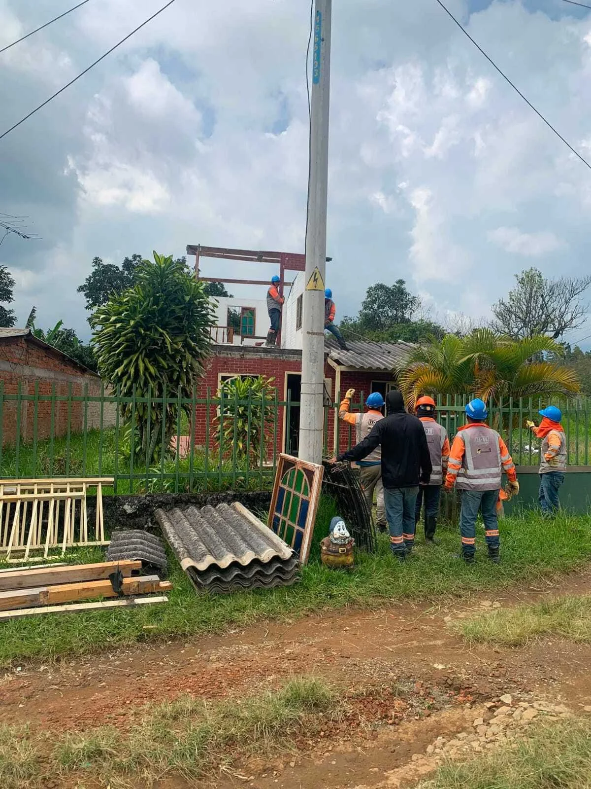 Cerca de 20 familias del corregimiento de La Venta, Cajibío, denuncian que llevan más de 18 meses esperando el cumplimiento de los compromisos adquiridos, después de entregar sus predios para la construcción de la doble calzada Popayán-Santander de Quilichao.