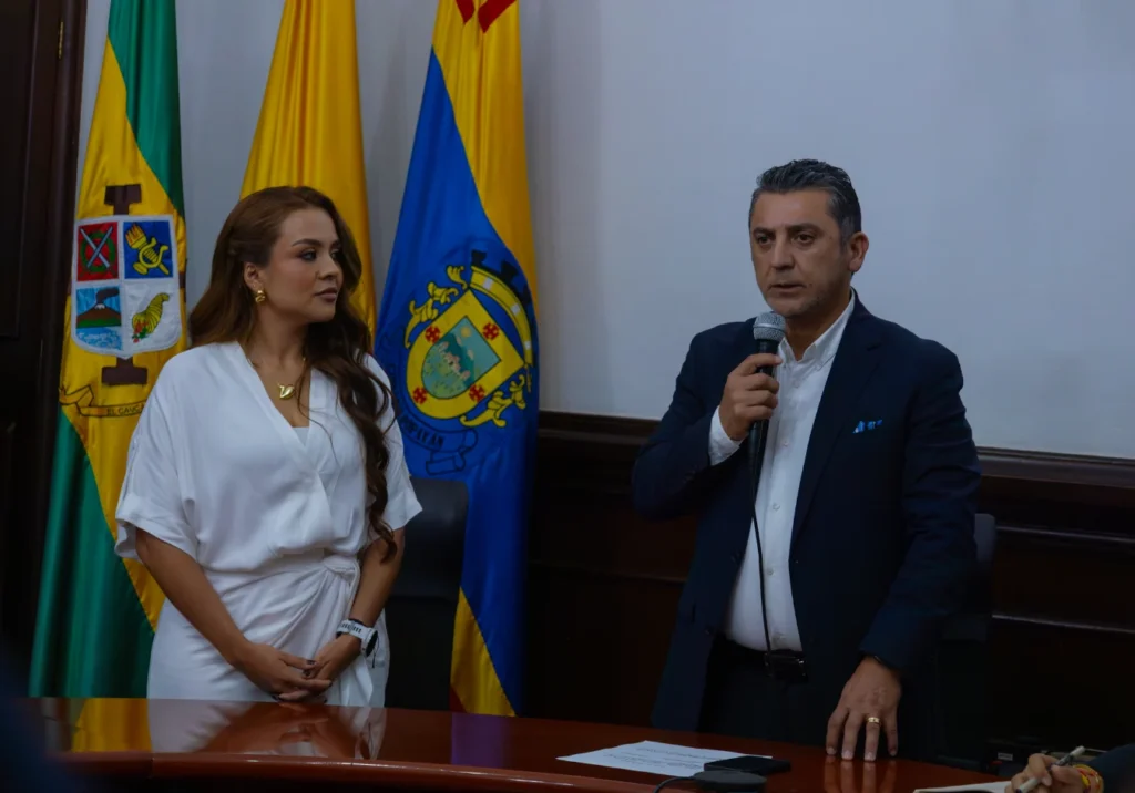 Como nueva secretaria de Hacienda y Crédito Público de Popayán, se posesionó a Jennyfer Valencia Rivera, acto que se desarrolló en el despacho del alcalde Juan Carlos Muñoz Bravo, quien oficializó su nombramiento.