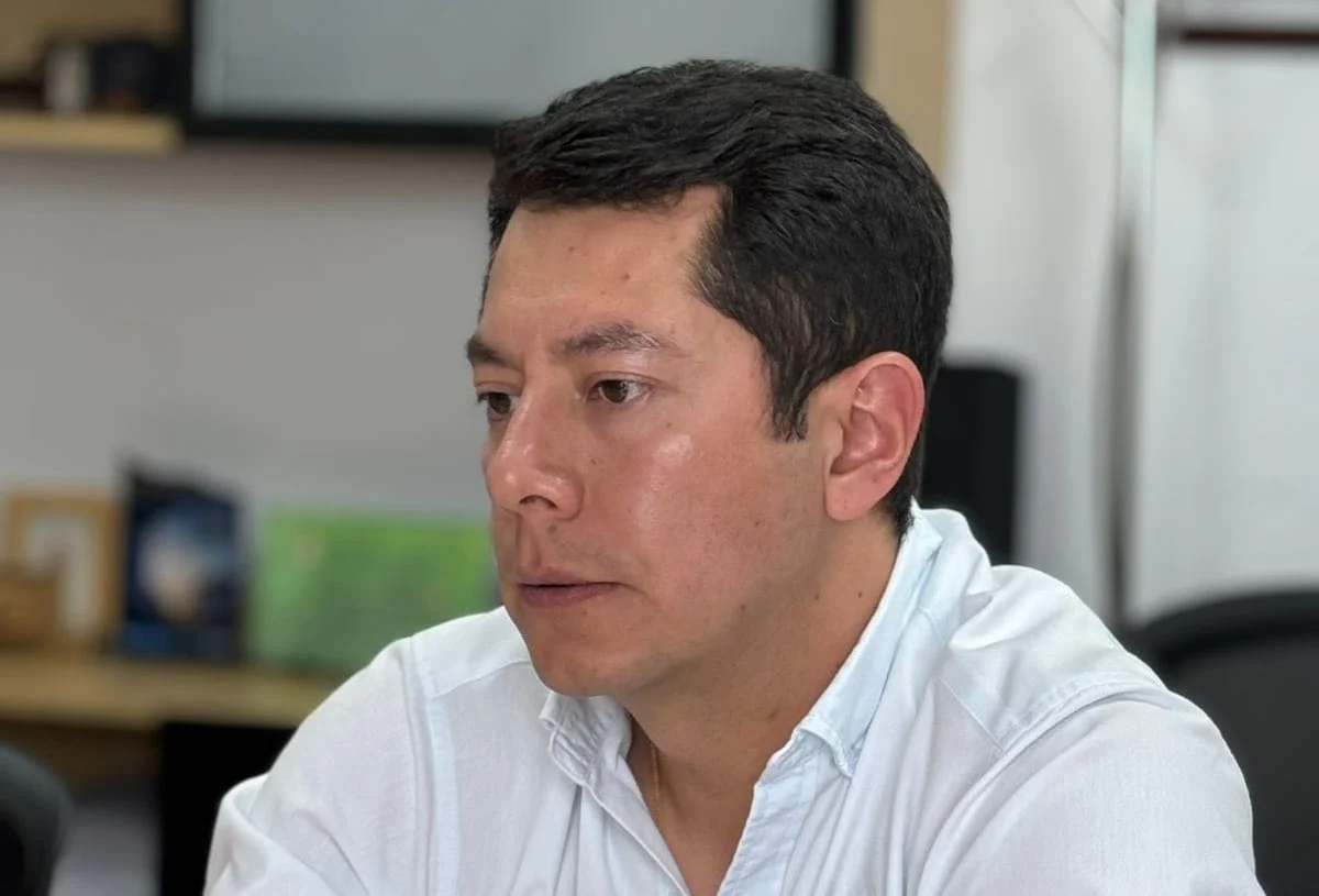 La empresa Movilidad futura con el gerente Felipe Acosta contrató interventoría por $700 millones, para recibir los equipos tecnológicos comprados en diciembre de 2023 (2 años y 6 meses). Equipos ya desactualizados que se adquirieron para instalar en los colectivos.