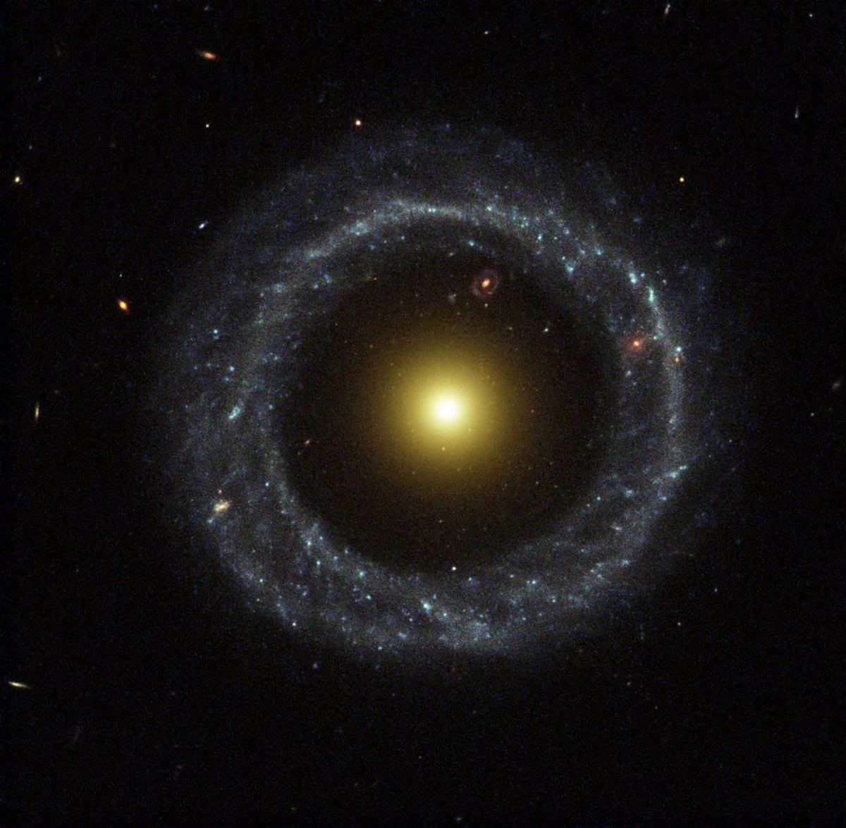 Desde su lanzamiento en 1990, el telescopio espacial Hubble ha transformado nuestra comprensión del universo. Y ahora, tú también