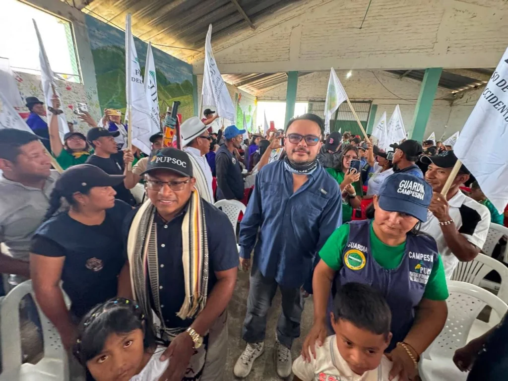 Un grupo de por lo menos 100 familias recibieron este domingo el predio Chayani, ubicado en zona rural del municipio de Cajibío, que beneficia también a familias indígenas Misak, campesinos y afrodescendientes, terreno que fue entregado por la Agencia Nacional de Tierras.