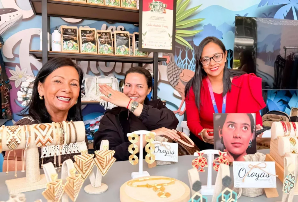 Una muestra gastronómica y de artesanías se desarrolla en la capital de la república desde el fin de semana con diferente stand, denominado en “Colombia Son Las Regiones'”, que se cumple en el parque de la 93.