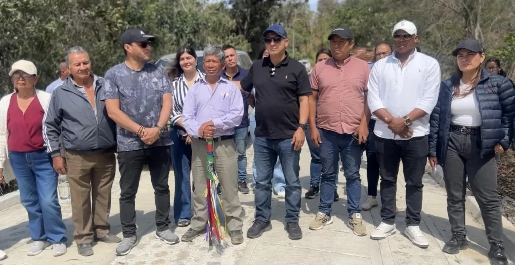 La administración municipal del alcalde, Juan Carlos Muñoz Bravo, entregó obras de infraestructura en el Resguardo Indígena de Poblazón, zona rural del municipio, financiadas con recursos del Gobierno Nacional destinados a comunidades indígenas a través del Sistema General de Participación.