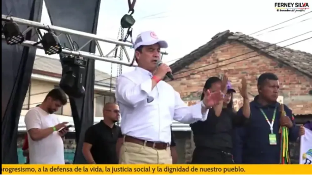 El exrepresentante a la Cámara por el Cauca, Faber Muñoz, asumió como secretario de la Comisión Legal de Paz y Posconflicto del Senado, cargo grado 12 cuya asignación básica mensual es de 26 millones de pesos, más una prima mensual de más de 3 millones de pesos, es decir con un salario cercano a los 30 millones de pesos.