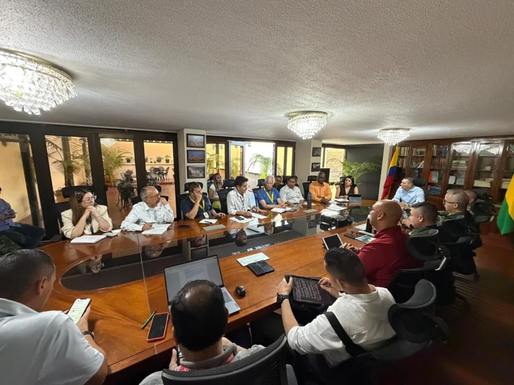 El gobernador del Cauca, presidió un Consejo Extraordinario de Seguridad, ante los hechos de violencia registrados en las últimas horas en el municipio de Cajibío, para evaluar la situación de orden público, revisar las acciones adelantadas, definir medidas que permitan fortalecer la seguridad y la protección a líderes sociales y comunidades, frente a la escalada de violencia que afecta la región.