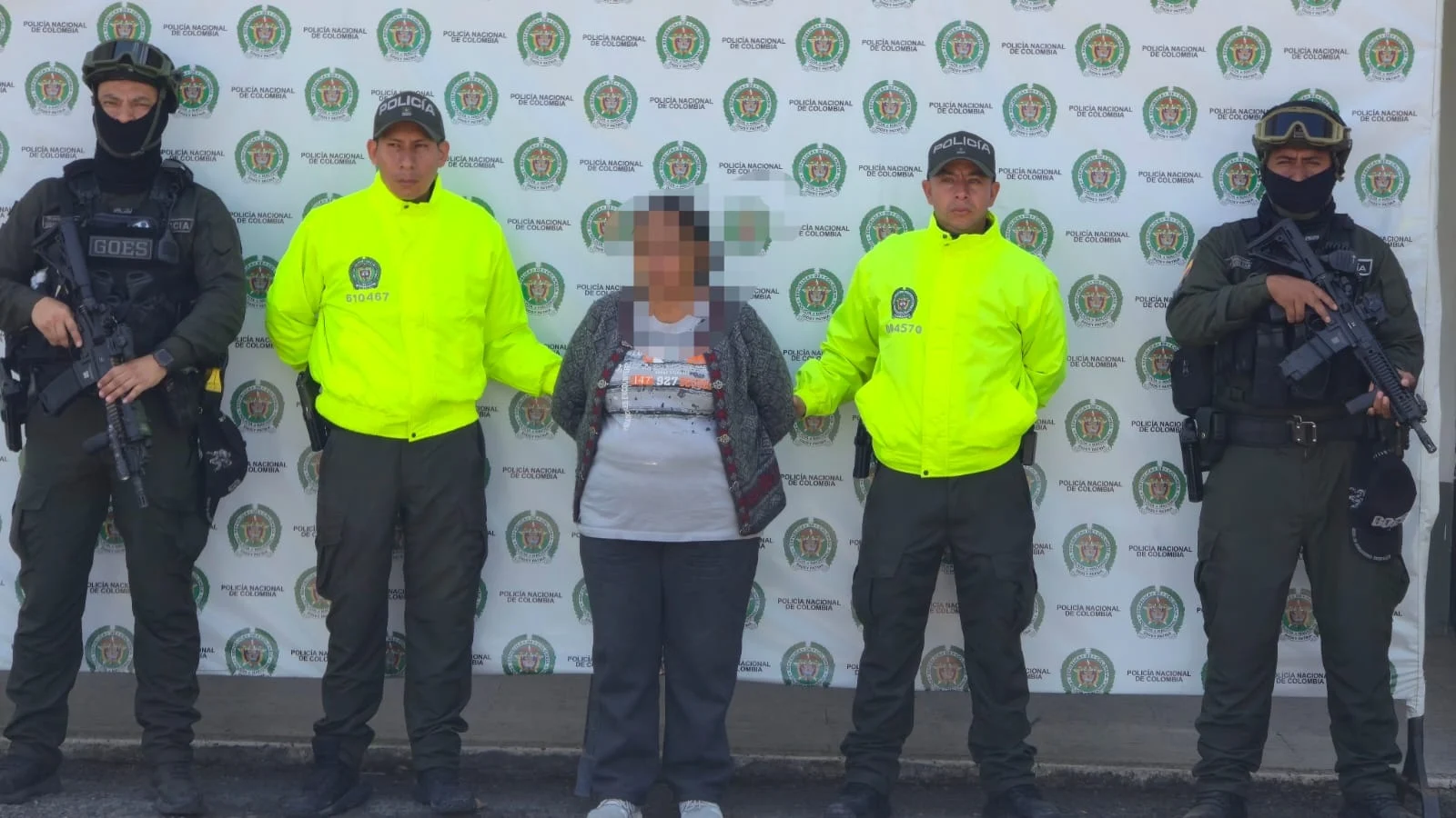 En un procedimiento contra las economías ilícitas, la Policía Nacional incautó 204 kilogramos de marihuana avaluados en 438 millones de pesos. El estupefaciente estaba escondido en una caleta que simulaba contener 12 rollos de manguera y, de acuerdo con la investigación, tendría como destino final Brasil.