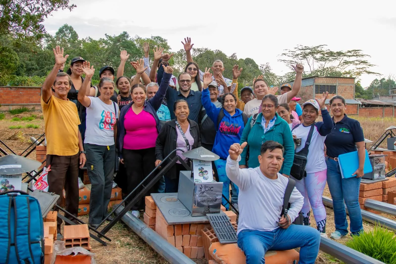 El desarrollo de “Popayán también se construye en nuestra ruralidad”, da satisfacción cumplirle a 123 familias campesinas de seis veredas con la entrega de estufas ecoeficientes.