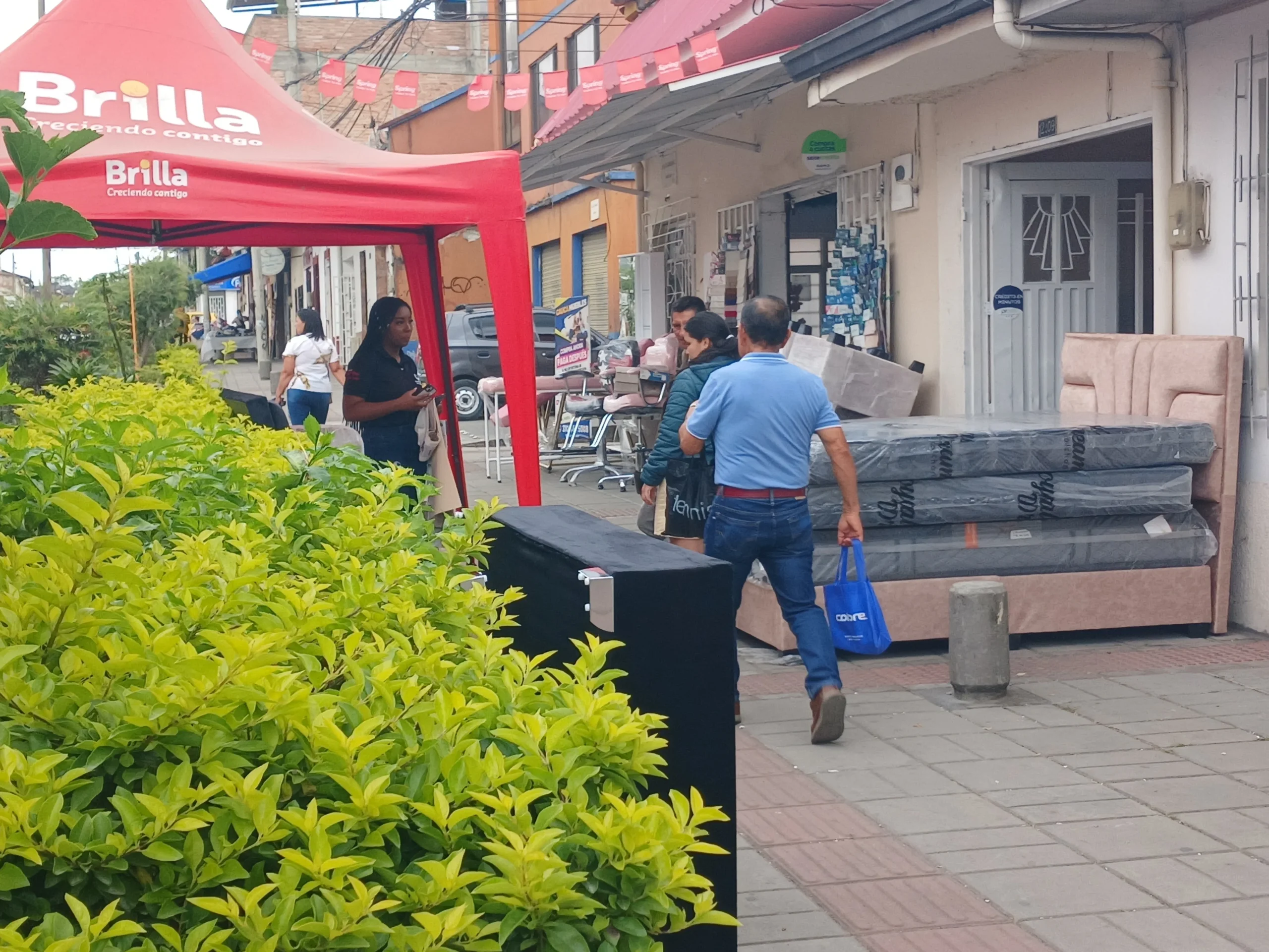Se invade el espacio público por parte de comerciantes formales