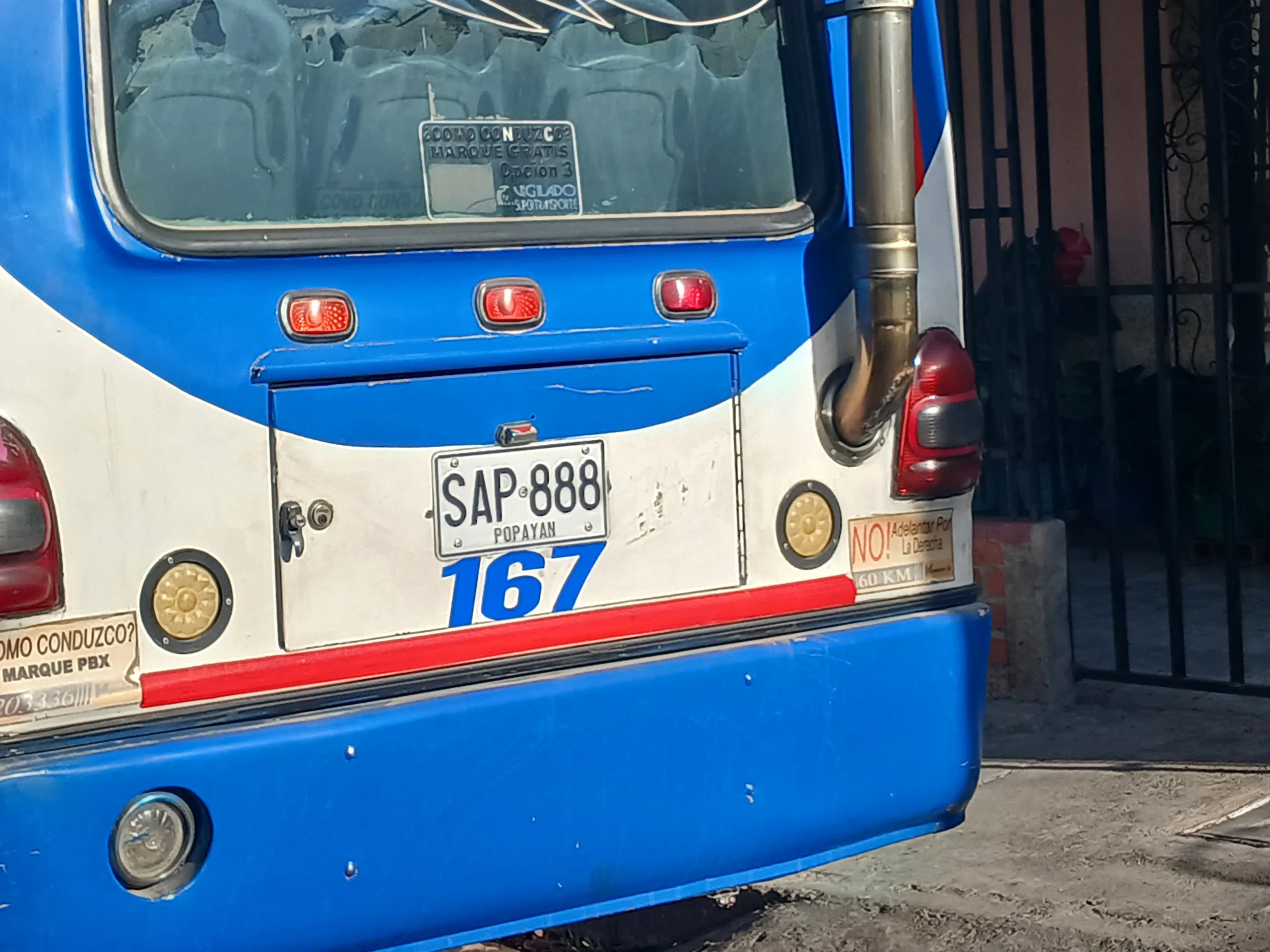 Conductores siguen la llamada "guerra del centavo"