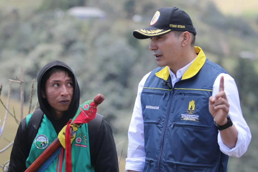Desdé el municipio de Puracé, al oriente del Cauca se está al lado de la gente, con acciones y respuestas contundentes. El Gobernador, Octavio Guzmán, recorrió junto a la comunidad diferentes zonas del área de influencia del volcán Puracé, en un despliegue institucional que viene fortaleciendo varias gestiones para hacer frente a la contingencia ocasionada por la actividad volcánica.
