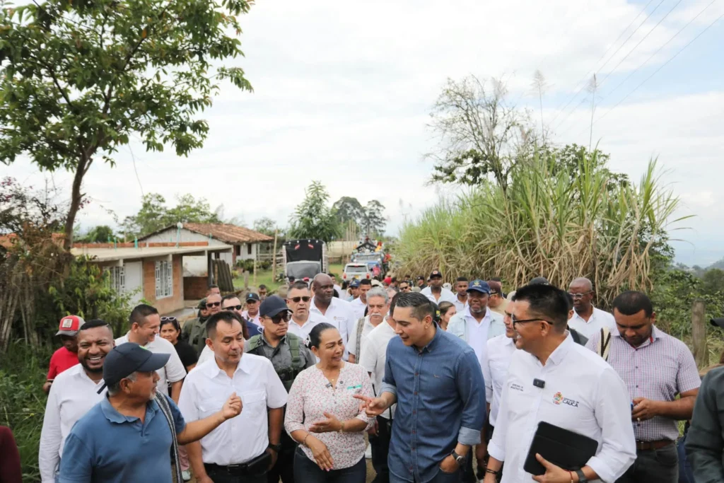 Después de ocho años de espera, asumimos la responsabilidad de superar los obstáculos jurídicos y técnicos que habían frenado la obra vial San Pedro - La Palomera. Hoy el contrato ya está adjudicado,