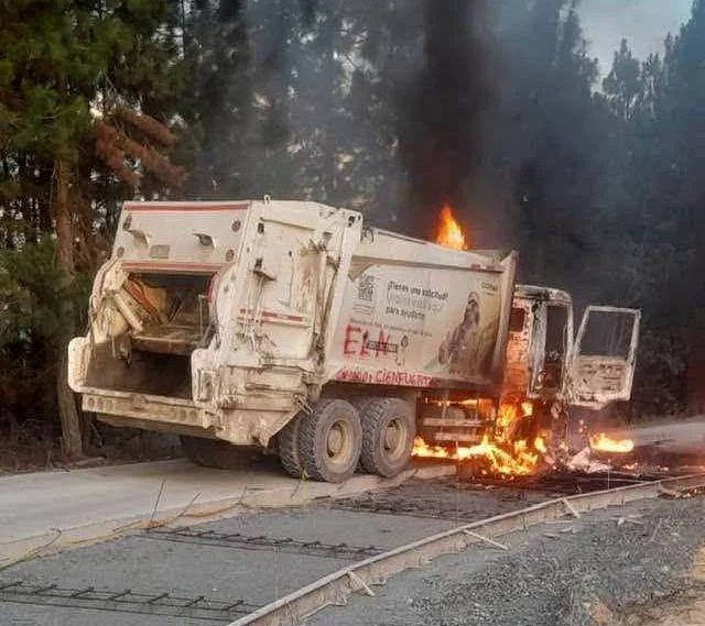 Un grupo de sujetos armados obstruyeron el paso de vehículo recolector de basuras a la altura de la vereda La Yunga, al occidente de la capital caucana, cuando este se dirigía al relleno sanitario Los Picachos.