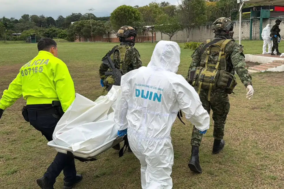En un fuerte operativo desarrollado en zona rural de Jericó, Antioquia, acabo con la vida de alias ‘Terry’ o ‘Keiner’, Cristian Camilo Chavarría Tapias, señalado por las autoridades como cabecilla de zona de la subestructura “Edwin Román” del Clan del Golfo. De acuerdo con el Ejército, Chavarría Tapias tendría más de cinco años de trayectoria criminal y estaría relacionado, presuntamente, con actividades de narcotráfico, extorsión y desplazamiento forzado en municipios del suroeste antioqueño.