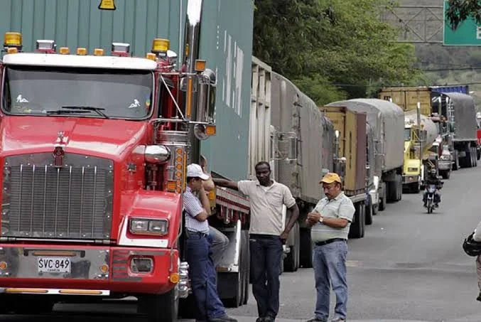 Alfonso Medrano Solano, presidente de la Asociación Colombiana de Camioneros, ACC, hace un llamado de carácter URGENTE al Señor presidente de la República, a la Señora ministra de Transporte, al Señor ministro de Defensa y al director general del INVIAS, para convocar de manera prioritaria e inmediata una mesa de trabajo en la ciudad de Pasto (Nariño).