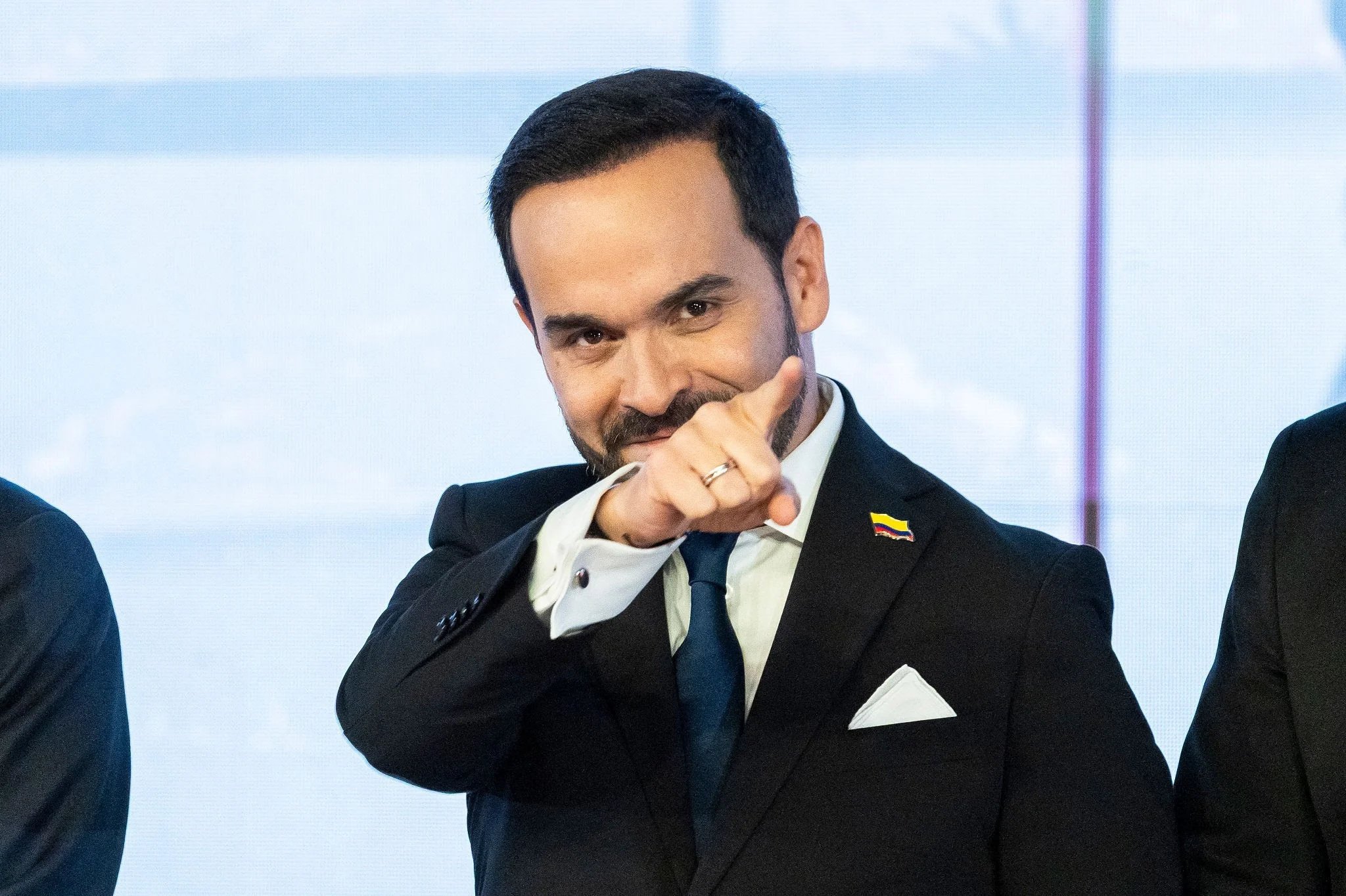 Serpress-Bogotá Abelardo De La Espriella firmó el Decreto 1585 del 22 de octubre, mediante el cual el Gobierno Nacional busca reducir en $13,8 billones el gasto público durante 2026, a través de ajustes en los gastos de funcionamiento, el servicio de la deuda y la contratación estatal.