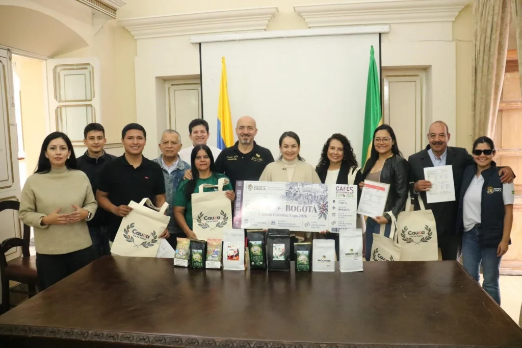 La Gobernación del Cauca, a través de la Secretaría de Desarrollo Económico y Competitividad, continúa en su compromiso de fortalecer la caficultura del departamento mediante el apoyo a siete empresas cafeteras para su participación en Cafés de Colombia Expo 2026, una importante feria que se desarrollará del 15 al 18 de octubre en la ciudad de Bogotá.
